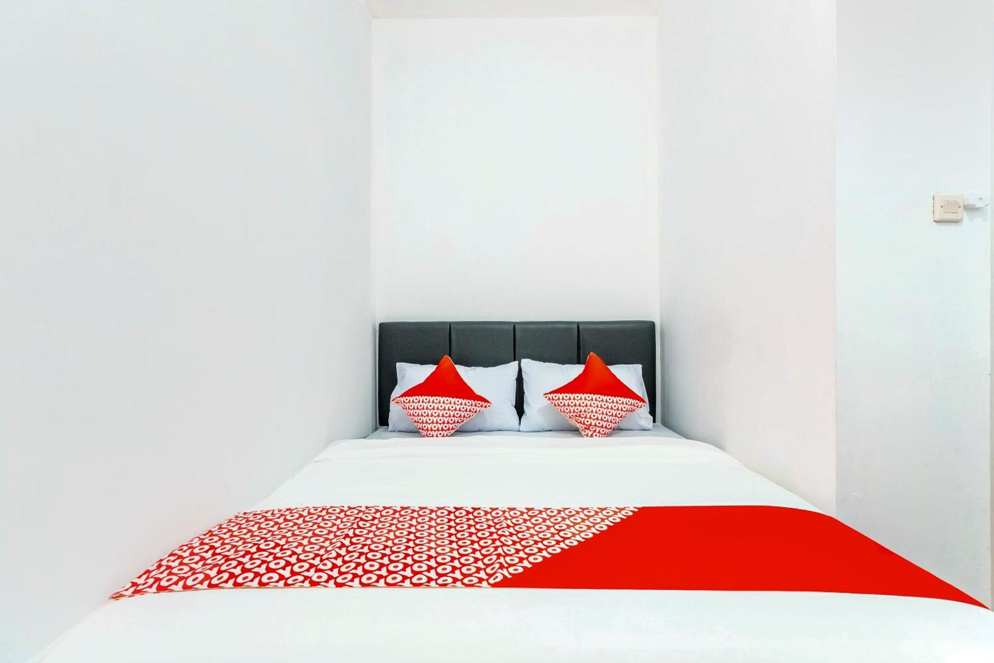 ג'קרטה Super Oyo 2223 J&B Room Utan Kayu מראה חיצוני תמונה